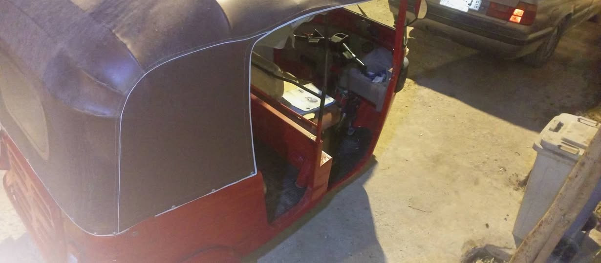 السلام عليكم تكتك للبيع موديل 2018  سنوية ورقم عربي تحويل ثاني يوم لاضربه ولا خياس بس دوس معمره عنوان بغداد الشعب حي البساتين *********** السعر ٥ ونص وبيه مجال
