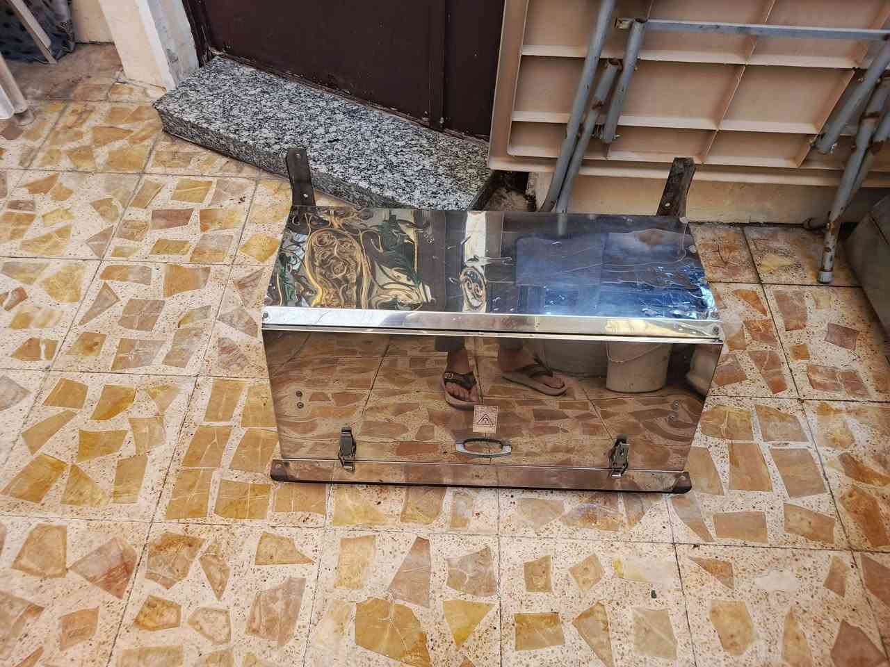 السلام عليكم صندوق للبيع مال هينو جديد باب سلايت مكاني بغداد للاتصال ‏‪***********‬‏
