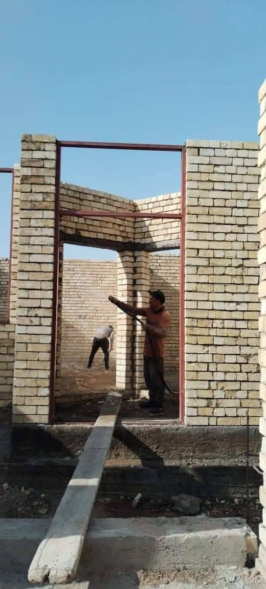 بيت هيكل بدون سقف 
بناء جديد  وخارطة حديثة 
مساحة 204متر 
جنس الأرض طابو زراعي سند 25
يحتوي على:
1-استقبال 7ونص في 4
2-صالة مفتوحة على
 المطبخ 4في 5ونص
3-غرفة ماستر 4ونص
 في 5ونص تقريبا 
4-غرفة 4في4
5-مطبخ 5 تقريبا في 3 مفتوح على الصالة
6-منور داخلي 
7-صيحات في المنور 
8-صحيات خارجية 
9-ساحة 7في 4ونص تقريباً

العنوان الصويرة زراعي حي الأسرى 
مقابل شارع الكفيل 
قرب جامع الامام علي عليه السلام 
للاستفسار أتصل على
***********

***********

غير متواجد على النت
