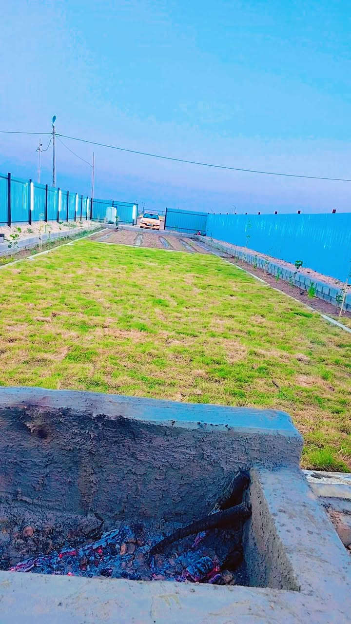 مزرعه سند( 25)للبيع المساحه (500متر)الوجه(11.30متر)النزال(46متر)موقع المزرعه (مجمع توحيد العفلوكي الاول نزله السكه خلف منتجع وحديقه حيوانات الديوانيه ومنتجع الروشه) كافه الخدمات (ثلاث خطوط ماء كهرباء محوله خاصه بالمجمع اناره شوارع شارع بعرض 8متر)مداور بأسم المشتري السعر (28)مليون قابل للتفاوض للاستفسار [ *********** ] [***********]
