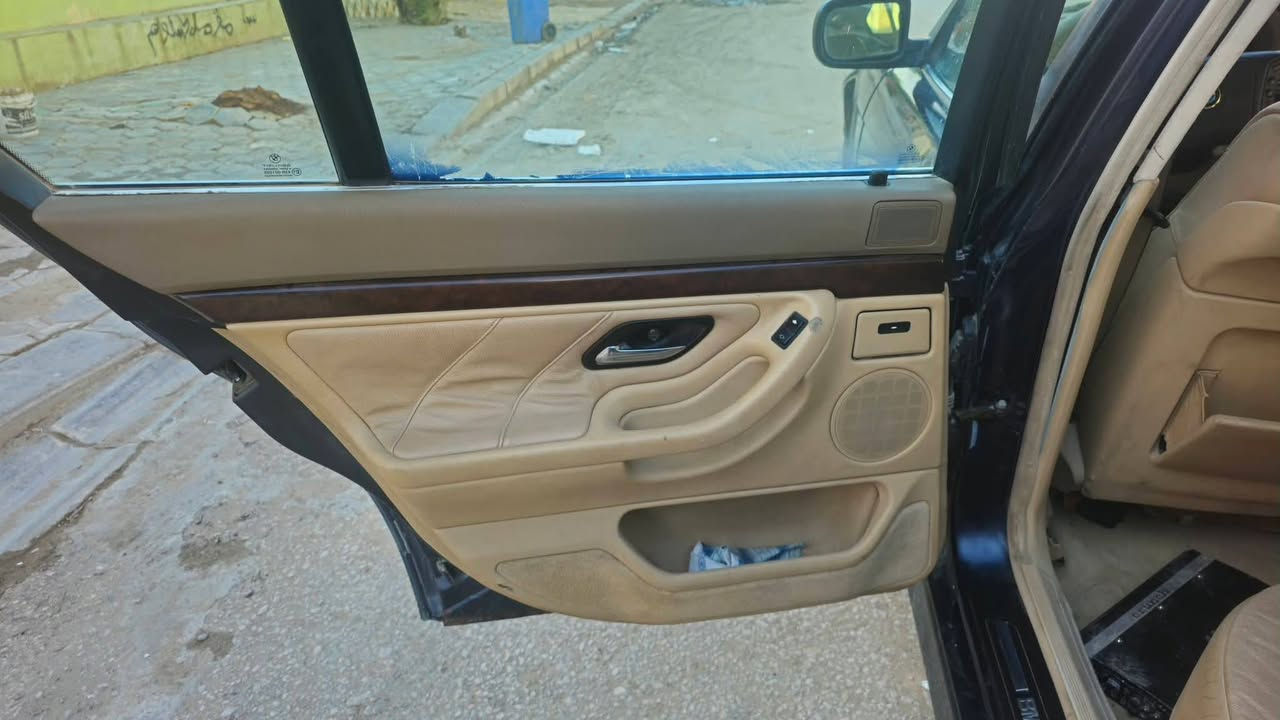 السلام عليكم رمضان كريم مبارك على الجميع مااضن اكو بهيج سعر
للبيع كاسحه موديل 1998
حجم 728i 6 سلندر 
فول موصفات شكل ال 2000 
لايت زنون عالي ناصي سوار لايت اصلي
برده كهرباء  خلفيه 
محرك وكير خير من الله 
كير تبترونك اوتماتيك + عادي
فتحه بالسقف 
لون حبري 
داخل بيجي عسلي 
تلفون 
ستيرن كهرباء 
كشنات كهرباء 
تبريد ثلج 
مصبوغه صبغ عام كلش حلو 
رقم دهوك وصاحب السنويه يريد تحويل وحاليأ السنويه باقيه عنده الي ياخذهه يروح يحول واني متفق ويا المعقب 
الي يريد على الاتفاق ينطي فلوس التحويل تجي رقم انكليزي ياخذه المعقب يكملها الى ويرجعها جاهزه هم مومشكله بظمانتي المعقب

 سياره عايزه اشويه تلحيظات الحداديه تريد ترتيب 
السعر.{ 59 ورقه }وبيهه مجال حك الجيه الشراي يشلع عيوني ومااضن اكو بهيج سعر العنوان نجف اتصال***********
