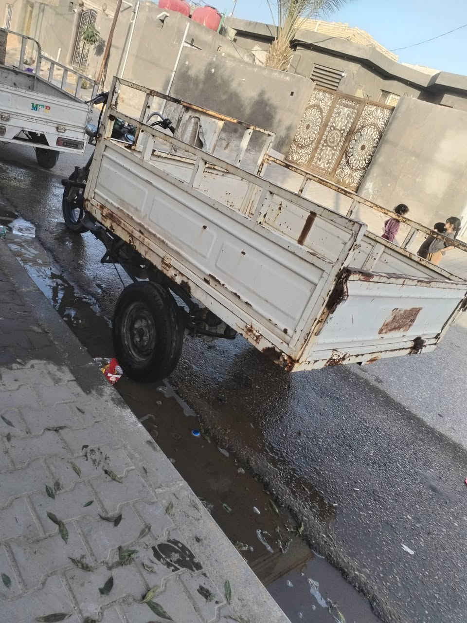 سلام عليكم ستوته لبيع كلك مكفوله من سرقه محرك نضيف مابي شي شاصي بيه لحيم  تايرات نضيفات كهربايات شغاله عايزه ربط   السعر 450 وبيه مجال  الرميثه حي المهندسين ***********
