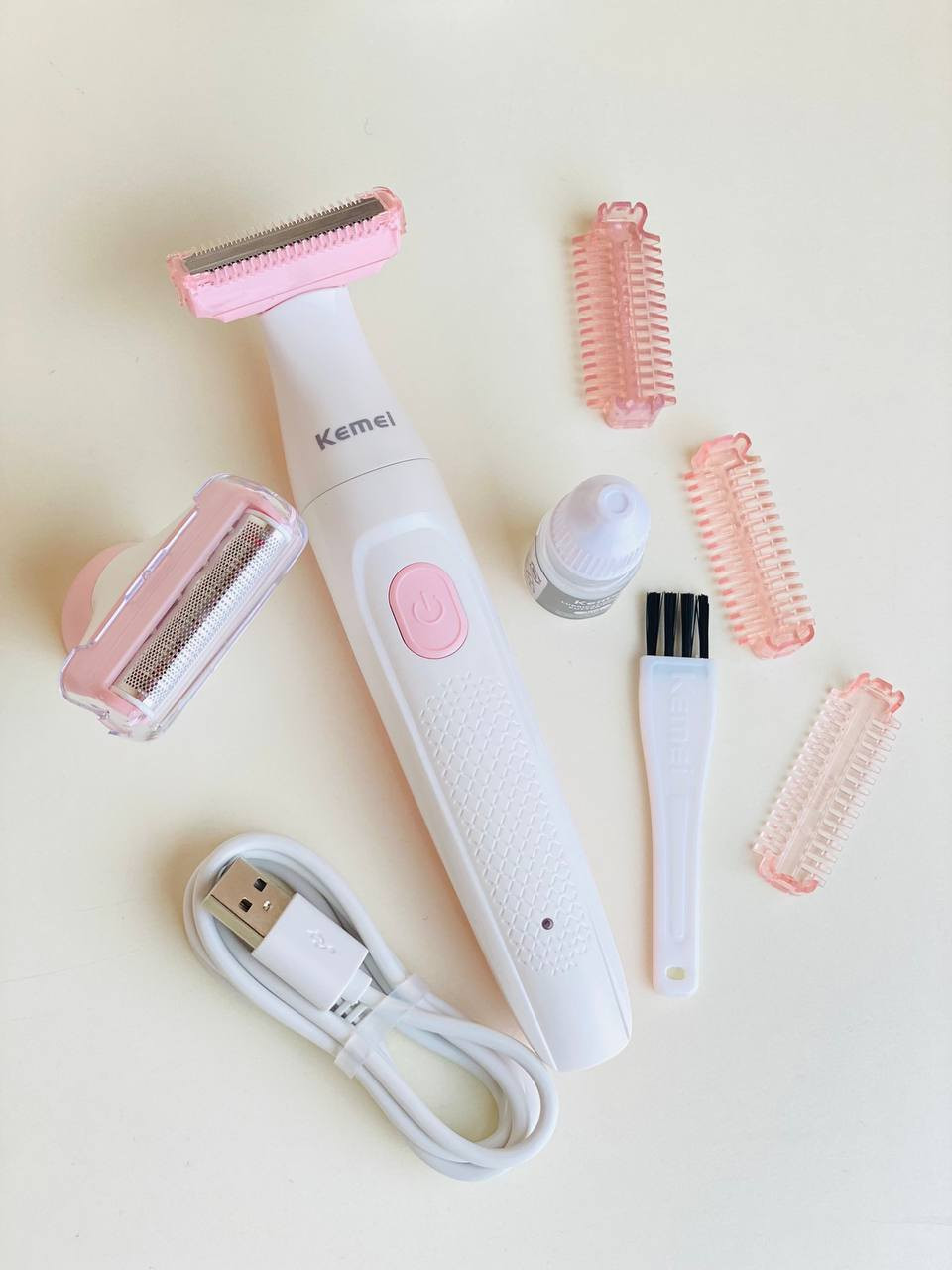 مكينة حلاقة كيمي للنساء تعتبر افضل ماكينة حلاقة وتساعدك على التخلص من الشعر الزائد وحلاقته بسرعة وبدون ألم، في خلال دقائق قليلة ستظهرين في كامل أناقتك وبأقل مجهود، ويمكنك استخدامها للجسم كله والوجه والمناطق الحساسة

☑️ ماكينة حلاقة كيمي للنساء للتخلص من الشعر الزائد في الجسم.

☑️ يمكنك استخدامها للتخلص من الشعر الزائد في الوجه والمناطق الحساسة بالإضافة للجسم كله.
☑️ إزالة الشعر الزائد بسهولة وبدون ألم.
☑️ التخلص من الشعر والحصول على مظهر أنيق في دقائق قليلة
☑️ مقاومة للمياه ويمكن استخدامها على بشرة رطبة.
☑️ حلق شعر الجسم وإزالته بسرعة وبسهولة.

☑️ التخلص من الشعر الزائد دون الشعور بأي ألم أو بذل مجهود كبير.
☑️ قابلة لإعادة الشحن.
☑️ مضادة للماء.
☑️ يمكنك استخدامها للوجه والأماكن الحساسة.
☑️ تتميز ماكينة حلاقة كيمي للنساء بالعديد من الاستخدامات التي يمكنك التمتع والاستفادة بها

السع


**إذا كنت صاحب هذا الإعلان وتريد حذفه لأي سبب، رجاءا أرسل رسالة إلى الدعم الفني**