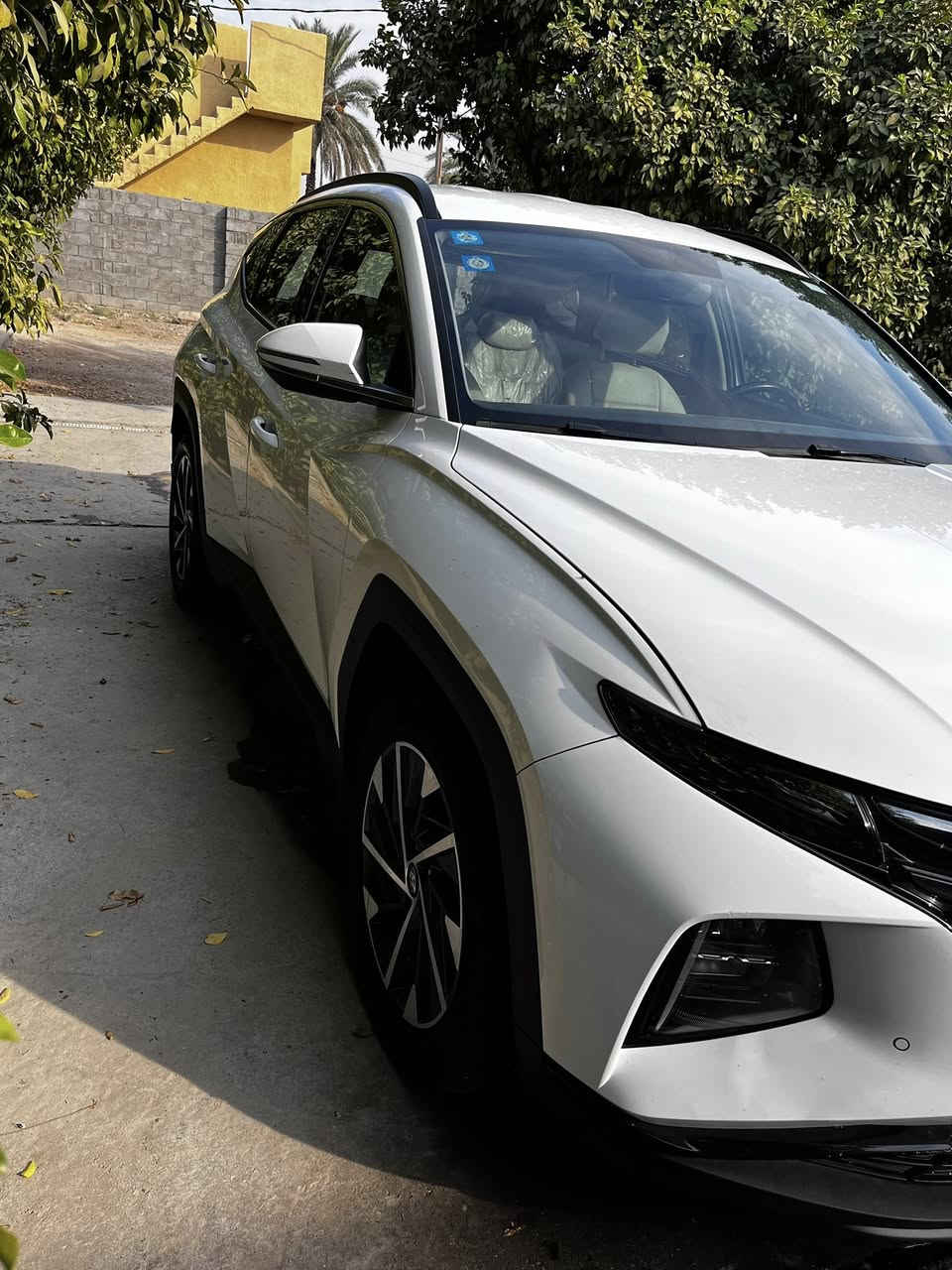 السلام عليكم

توسان 2023 ( خـليـجـي )

ماشية53 الف 

فول مواصفات قمارة حديد 

•المحرك :  دوش 2000

•دخول ذكي

•تشغيل عن بعد 

•تشغيل بصمة

•لايت دوار معه الاستداره 

•مري شفط 

•كشافات 

•شاشة كبيرة 

•حساسات امامية خلفية

داخل مخمل

•تتسع المقصورة ل 5 ركاب 

•مقاعد امامية كهرباء عدد2

•مثبت سرعة  control Cruise 

•أوضاع القيادة Drive Mode ايكو_سبورت_نورمال 

•فول تحكم ستيرن

•هاند بريك بصمة

•نظام مانع الانزلاق 

•أشاير بالمري 

•اوتو هولد

•شحن وايرليس

. مدخلين  USB 

•ستائر ابواب خلفية

•مري كهرباء

•مود درايف

•تبريد امامي خلفي قطعتين

باقي المواصفات المعروفه 

تحويل ثاني يوم
السيارة بيها رصعه خفيفه بالبنيد و الجاماغ الايسر
السعر ٢١٠ وبيها مجال للشراي  
مكان بغداد اليوسفية 

***********
