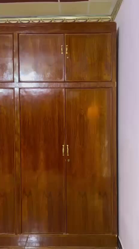 على بركة الله للبيع 
غرفة اخشاب حطاطه شغل درجة اولى كنتور طابقين (كنتور حطاطه طابق واحد للبيع) 
العنوان الخالديه شارع 20قرب مدرسة المجد
***********
***********
