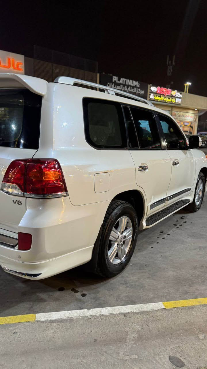 السلام عليكم  لاندكروز بريم 2013 كفالة 
6 سلندر رقم بغداد  مشروع وطني 
اللون ابيض صدفي
سلايت روف 
فور ويل 
ابواب بصمتين
كشنات جلد 
كشن كهرباء 3دكم
اشاير مري
جام اوتو
لايت زنون 
تبريد ثلاث قطع 
ثلاجه
‏‎تحكم استيرن
السيارة جديده ومامتعوبه
السعر 355 وبيها مجال قليل للشراي 
العنوان مجمع الامل السكني
*********** البصرة, العراق
