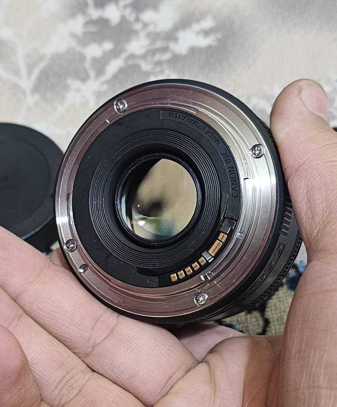 السلام عليكم 
عدسه 50mm كانون السعر ٩٠ الف سعر نهائي 
توصيل موجود ***********
