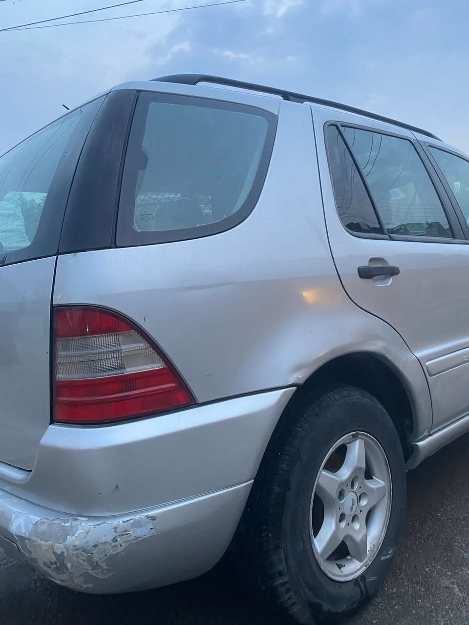 مارسدس ML320
موديل2001
محرك كير بلادي
تبريد 
كشنات كهربائيه 
سلايت
مري كهربائي 
سعر 70 ومابيه مجال
***********
