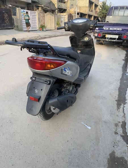 سلام عليكم دراجه بريز ببغاء للبيع دراجه مال رمبه جديده صارلها اقل ٦ اشهر نازله من الرمبه كفاله عامه اي نقص ما بيهه اذا مكينه مفتوحه او كفر تجاري تاخذهه ابلاش الشعر (مليون ) او بيهه مجال حك الجيه مكان بغداد الدوره للاتصال ***********
