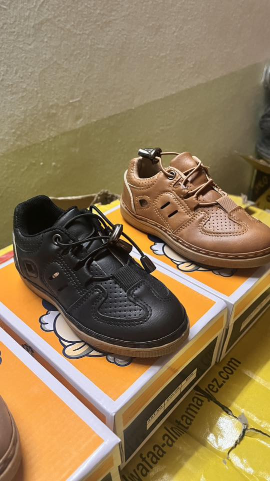 السلام عليكم متوفر احذيه جمله ولادي وصنادل بناتي احجام  من 25 الى 36 فصلات مشكله    السعر تفلسيات اقل من سعر الجمله بهواي   للتواصل *********** الموقع.. ًموصل
