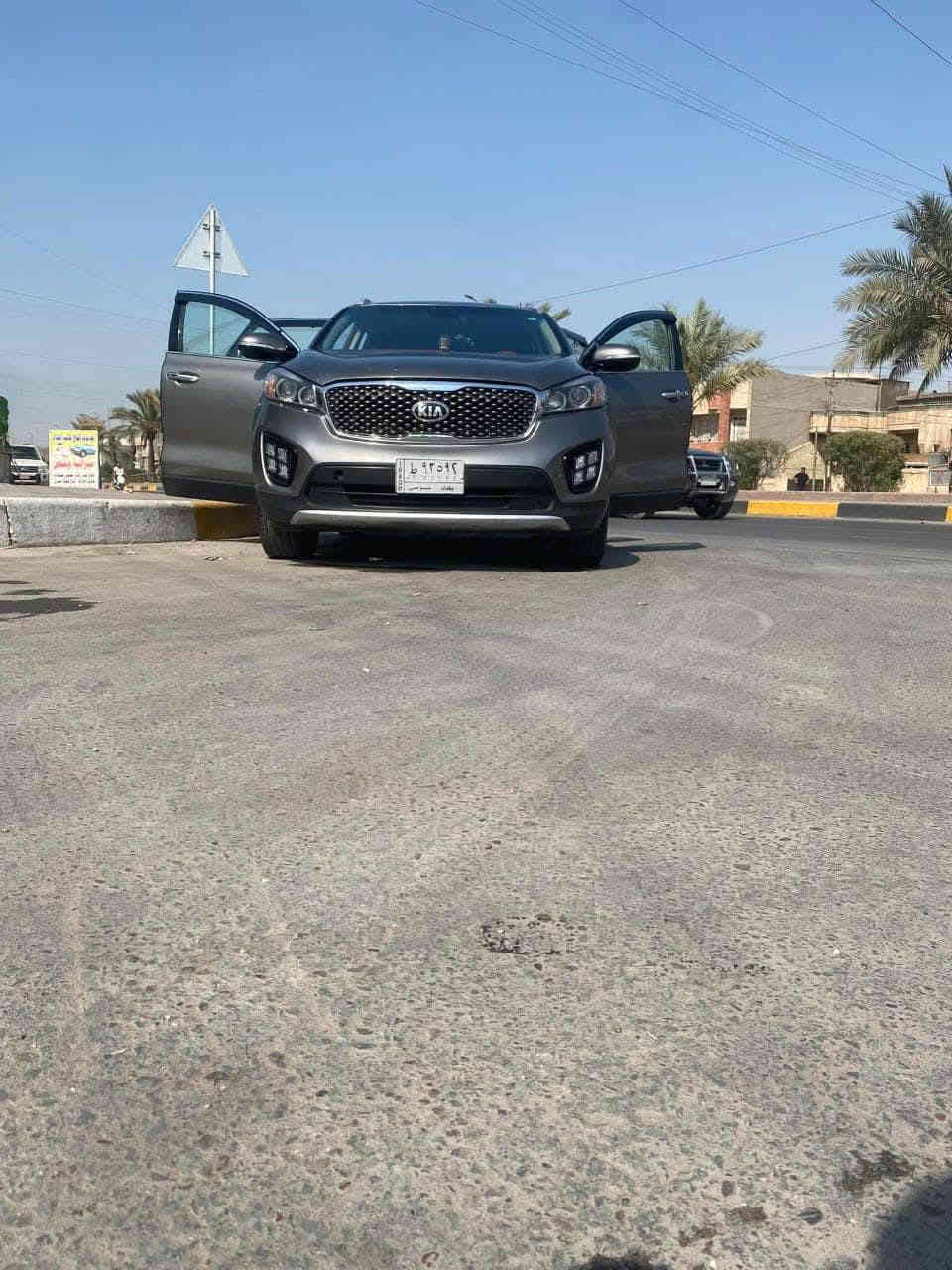 سيارة سورنتو 

موديل 2016 

لون رصاصي 

سيارة وارد امريكي حادثها مرفق بلمنشور 

مكينة 2400 تيربو.   Gdi

مواصفات 

تدفئة كشنات 

كشنات جلد 

جنطة كهرباء 

تحكمات ستيرن جهتين 

مري شفط 

كشنات كهرباء 

حساسات خلفية 

كامرة دوارة 

شاشة صغيرة

تبريد ثلاث  قطع 

سيارة رقم بغداد مشروع وطني 

سيارة كربلاء المقدسة قرب سيطرة الابراهيميه 

الاستفسار /***********

السعر 170
