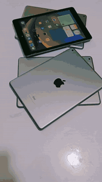 يا الله 
4 ايبادات بهذا الشكل نضافه 100% كلشي موضح بالفيديو
يحمل جميع التطبيقات ذواكر 32 
سعر الواحد 100 يوجد توصيل 
***********
