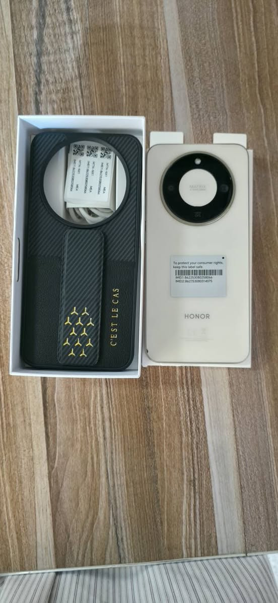 هونر 9d 5G خطين في الشاشه كما موضح بالصور
هاتف HONOR X9d 5G هو هاتف ذكي مميز لعام 2025، يأتي بشاشة AMOLED  6.79 بوصة (120Hz) وبطارية عملاقة بسعة 8300 مللي أمبير تدعم الشحن السريع 66 واط، مع كاميرا رئيسية 108 ميجابكسل ومقاومة فائقة للسقوط والماء (IP69K)، ومعالج Snapdragon 6 Gen 4، و12

خلل خطين بالشاشه يعني لازم تبديل  السعر 150 ***********
