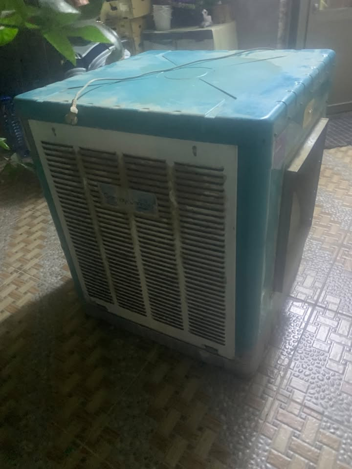 مبرده للبيع حجم أربعه ونص شغال مابيها اي عيب سعرها 175 وبيها مجال  مكاني كركوك حي نور ***********
