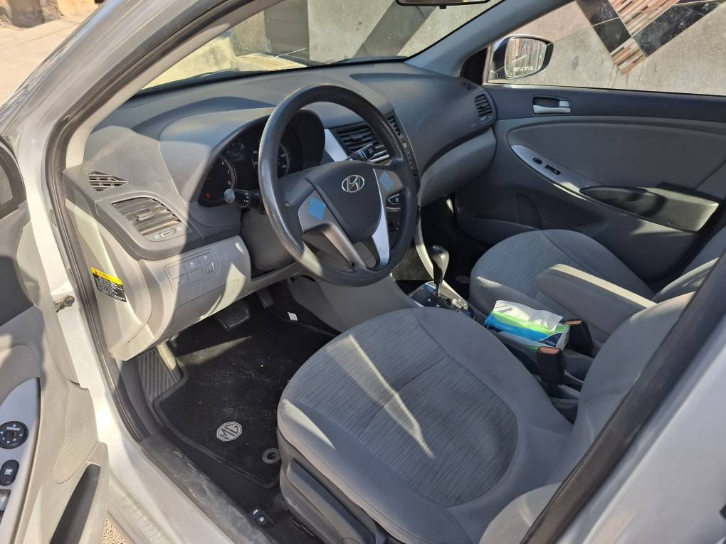 السلام عليكم هونداي اكسنت موديل ٢٠١٧ وارد امريكي محرك ١٦٠٠ GDi تدفئة وتبريد شغالات نظام ايكو كهربائيات كلهه تشتغل داخل نظيف جدا بوضع الشركه صدر امامي وخلفي جديد تخم تاير جديد سياره جاهزه بدون نقص حادثها باب خلفي عكس السائق صبغ ثلاث قطع بدون دواخل تريد تحويل او وكاله هزه وسنويه جدد مكانها بغداد الدوره ابو دشير هاتف *********** سعرها مناسب ٨٨ ومجال بسيط جدا كير ومحرك مكفولات بغداد, العراق
