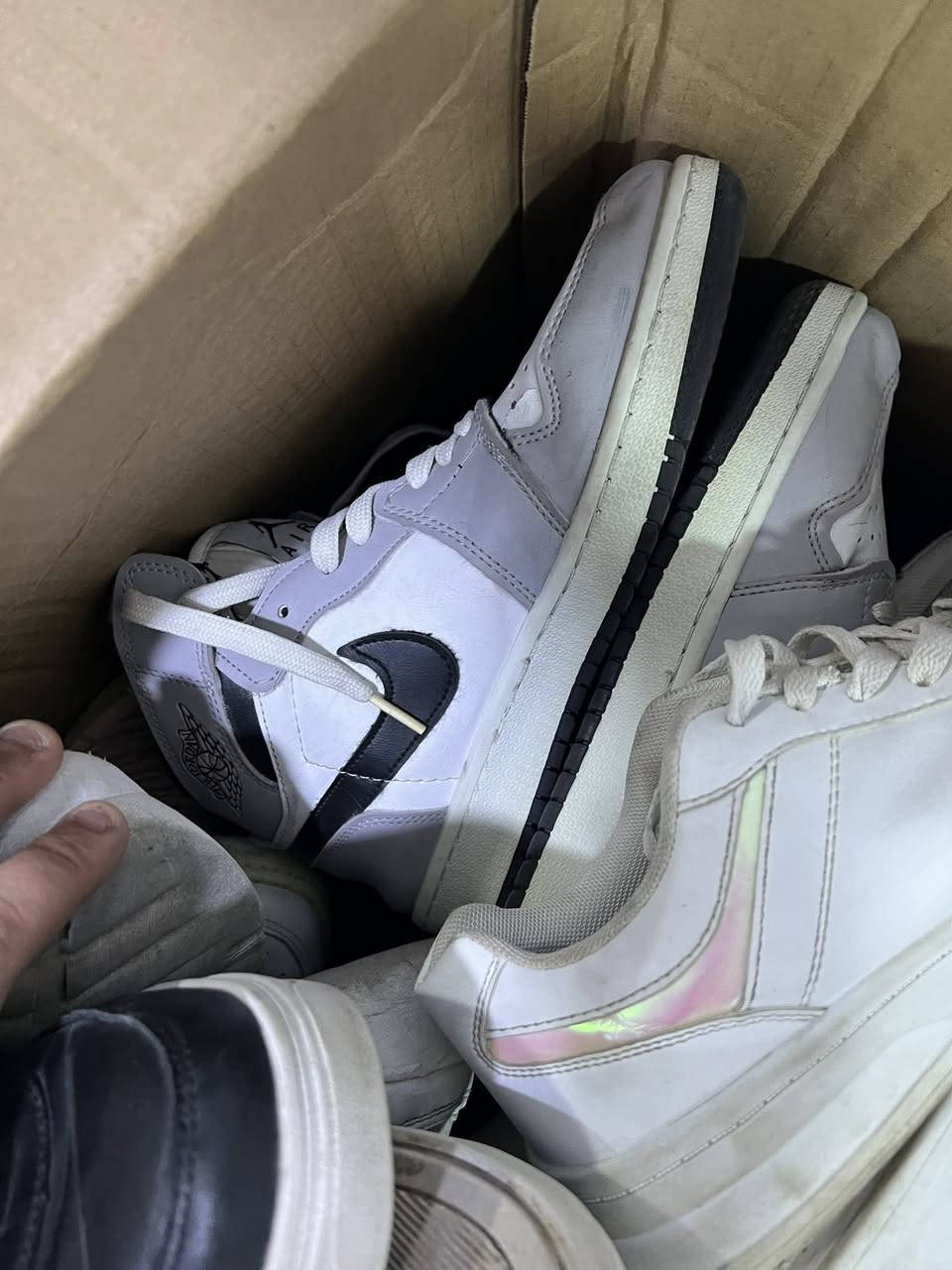 كراتين عدد ٢ 
كل كارتونة بيها ٣٠ قطعة 
قياسات من ٣٥ ل٣٩ 
ب١٠٠ مع التوصيل 
عنوان اربيل الي يعجبة خل يجي ياخذهن ومرزوق بيهن يارب
***********
