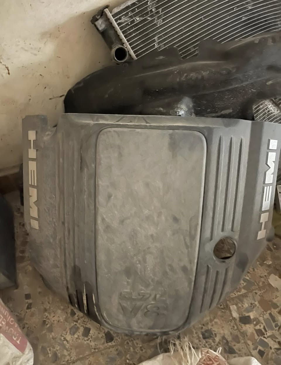 السلام عليكم 

دبات Srt سوود  السعر 350 الف

حجر بيئه سكات 23 جدد كلش  450 الف 

قبق محرك هيمي 75 الف 

زوج ويل ويلد 18 كلش جديد مع تاير سلك مستخدم 400 الف

***********
