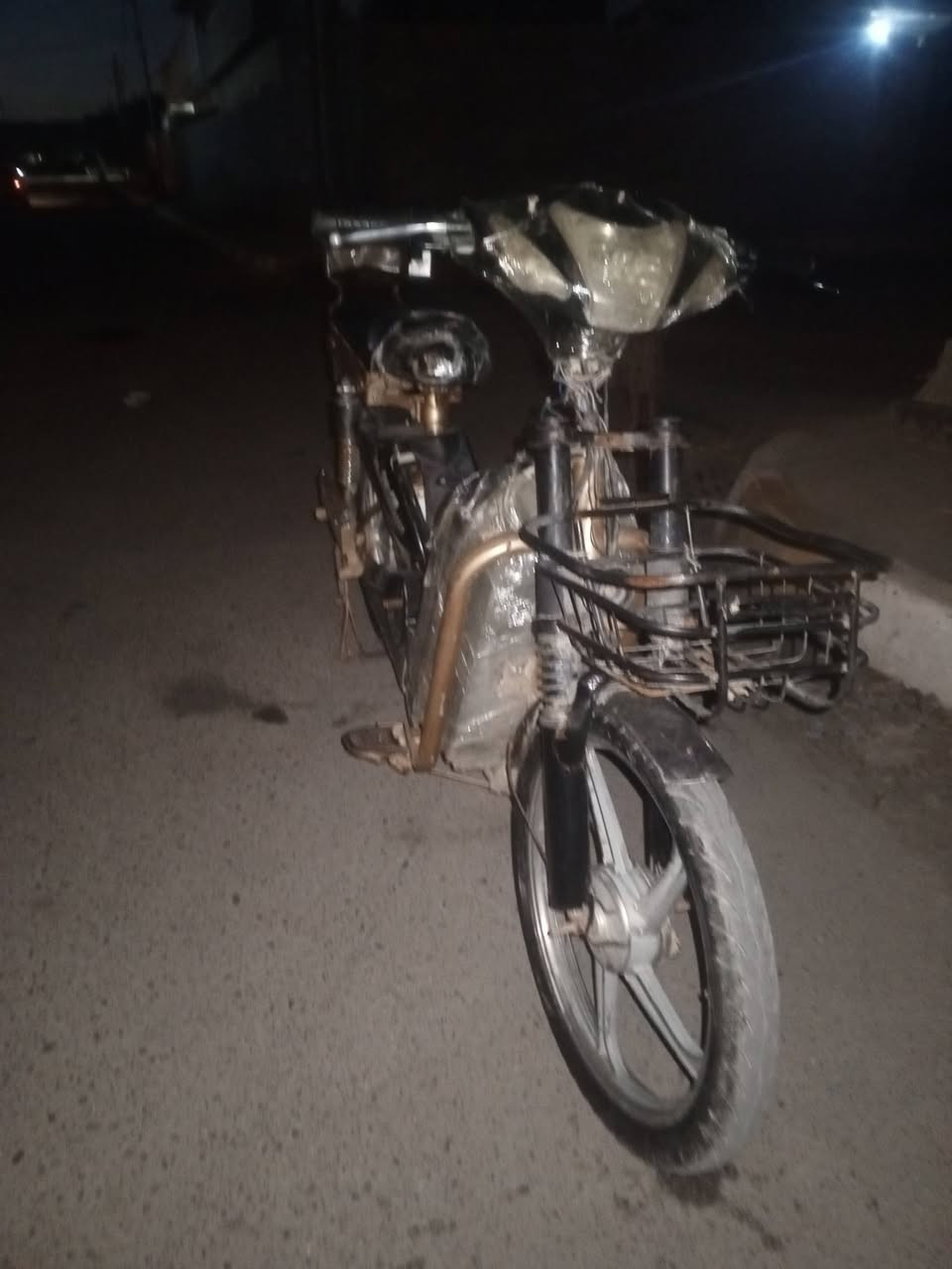 نسر ذهبي
✔️ بطاريات عل فحص 
✔️ كهربايات كله شغاله
✔️ مانع سرقه 
 هورن شغال
✔️ شاحنه لصليه
✔️
✔️ بريكات شغالة
✨ ***********

 مكاني شهداء 
💰 السعر: 150  وبي مجال

