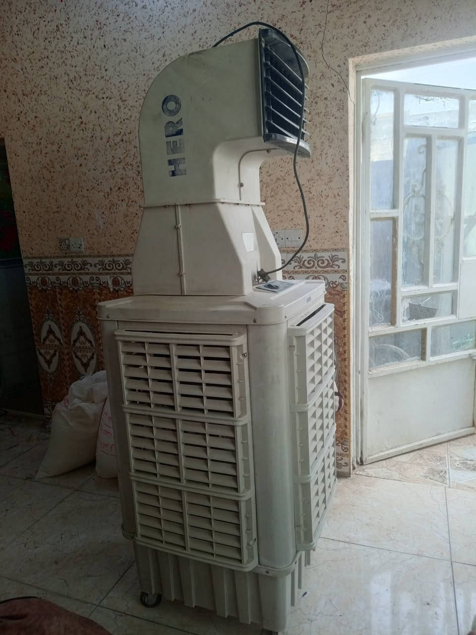 متاح مبرده كومفيره حجم 50 الأصليه باب اول تبريدهة ثلج بس خلي ليف جديد وشغل مستعمله موسمين فقط السعر 250 غساله الحافض حجم كبير تغسل بطانيه بس المجفف بشكل مرات السعر 75 للتواصل ***********0بي وتساب المحموديه حي الرشيد
