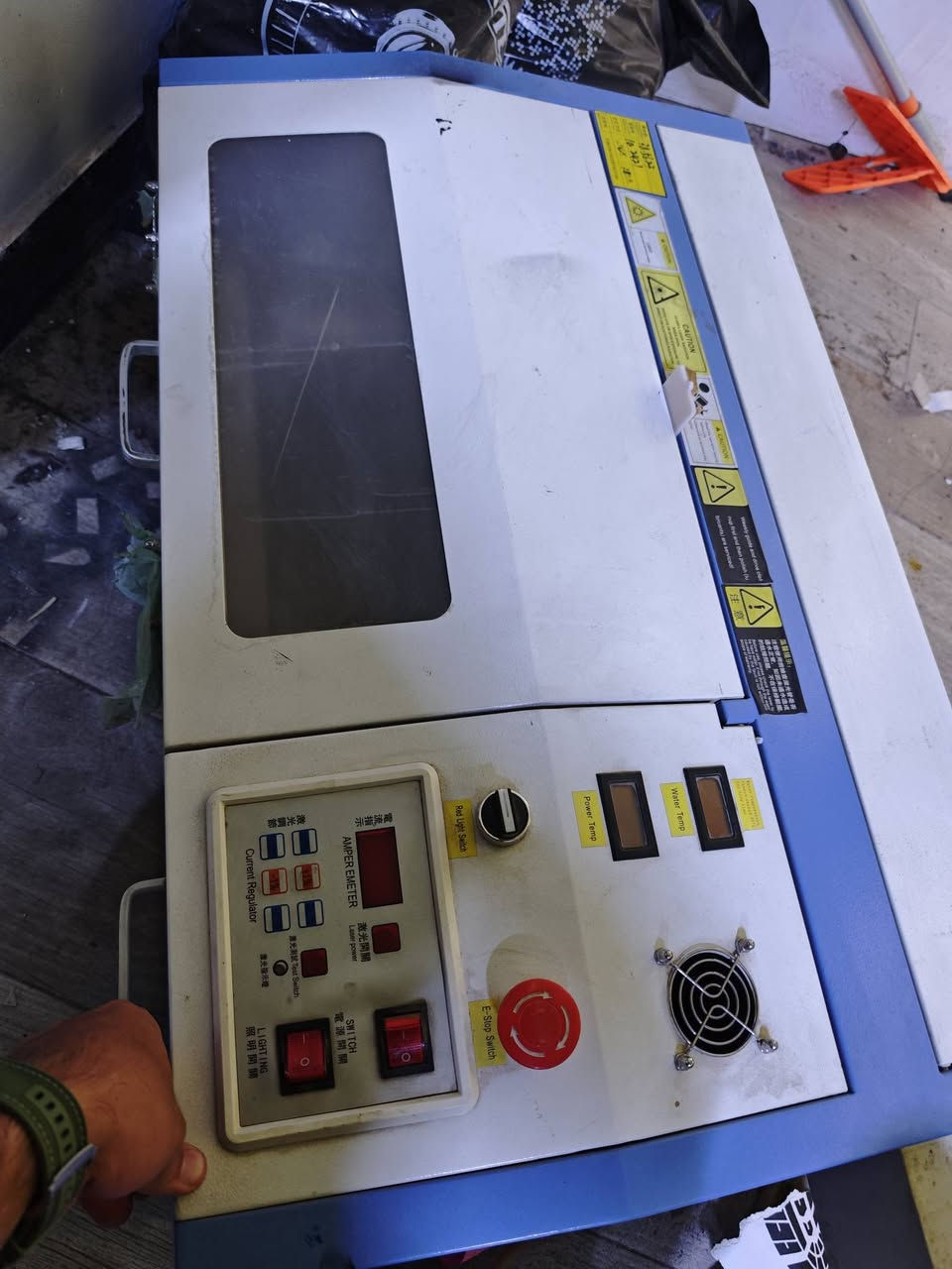 عندي جهاز co2 30*20 ينرادله تبديل تيوب وفحص power supply قيم واخذ *********** هذا رقمي بي واتساب وتوصيل موجود
