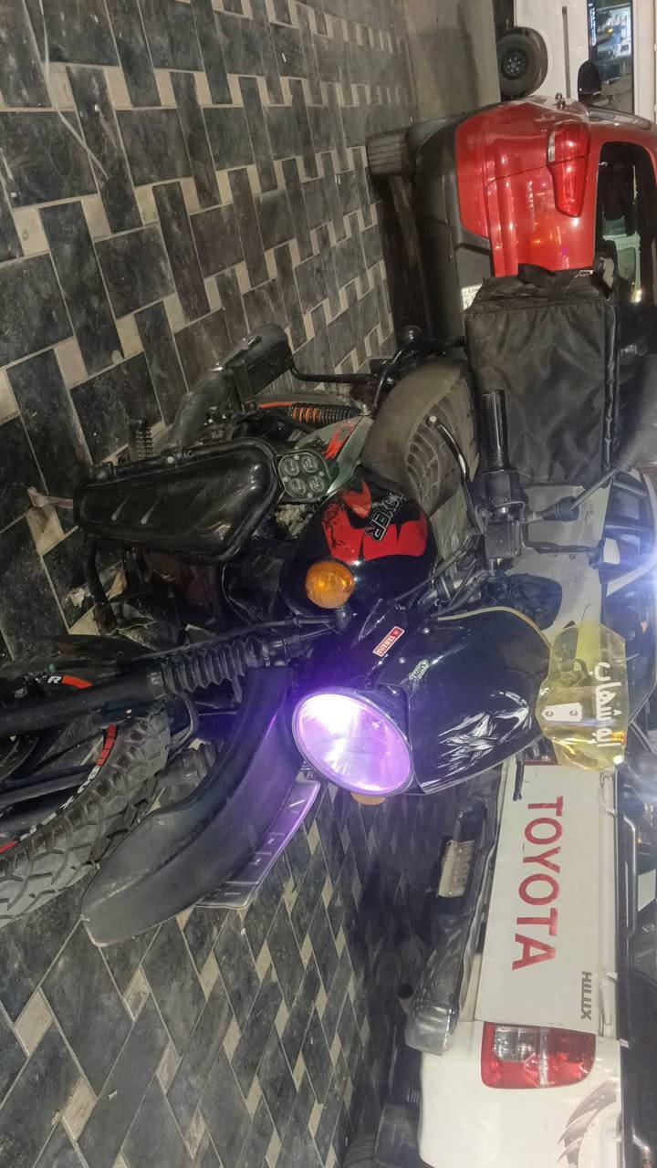 للبيع موديل 23 مرقم بسمي الدراجه خير من الله مناقصه شي مكينه مجفته شركه كله اصلي على ايدي بيه هواي سوالف حلوه مكاني بغداد حي اور  ***********
