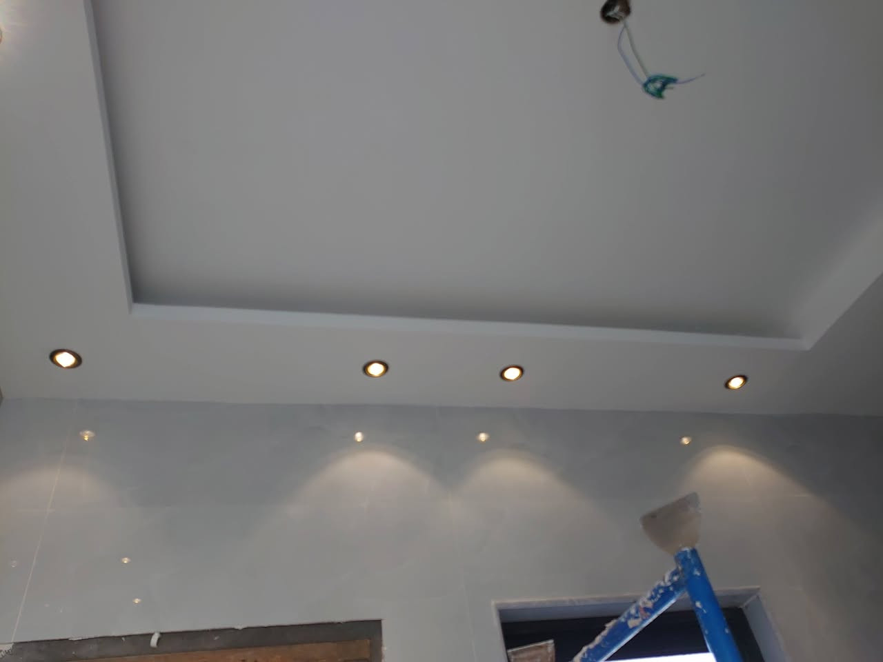 اللهم صل على محمد وآل محمد.         مجموعة من بعض اعمالي من ديكور وتصميم واصباغ 
نعمل جميع انواع الديكور الداخلي جبسوم بورد وبوردكس وتغليف بلاستك والاصباغ كافة والخارجي نعمل البورسلين الميكانيكي والفرونتك وباسعار تنافسية ومناسبة والعمل بالضمان من المواد كافة
للطلب والاستفسار الاتصال على ***********
