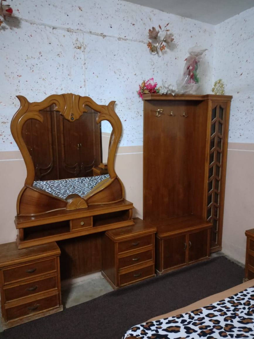 غرفه للبيع ٦ بواب ملحق السعر مليون العنوان حي المامون ***********.     ***********
