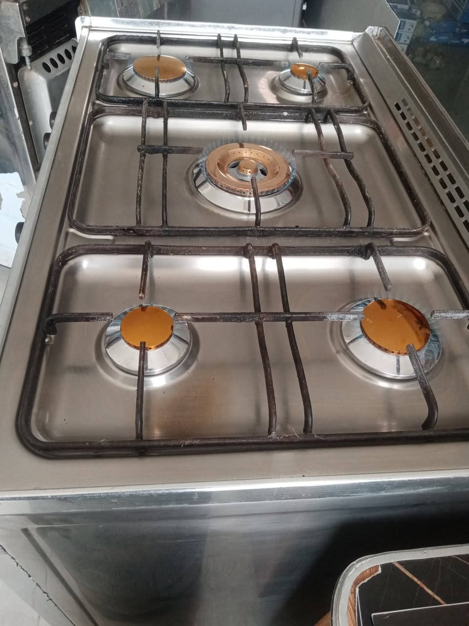 يوجد طباخات لاستفسار على هاذا الرقم ***********
