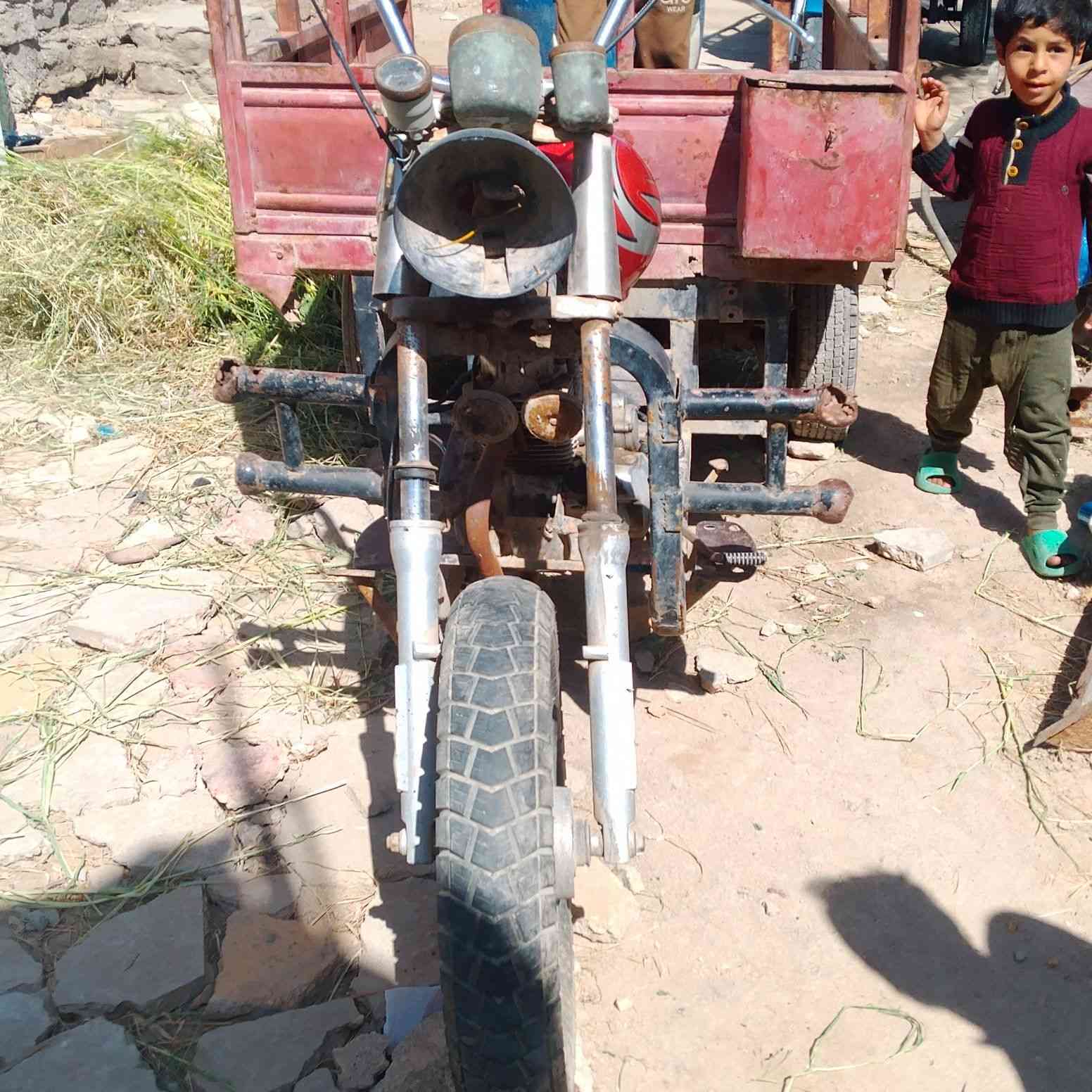 سلام عليكم ستوته للبيع مكينه شغاله اكسن جمره شاصي بس من جه وحده بي لحيم بدي نضيف تانكي نضيف ستوته عوزه شي بصيط موديل 2008مكان رميثه شراي يتصل عله رقم ***********والخاص مفتوح.
