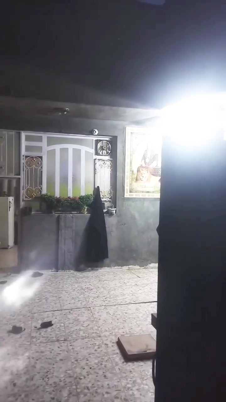 دار للبيع مساحه ٢٠٠متر الجزائر خلف اسواق الكفيل بيع سريع السعر ،،،،،٧٨ مليون ،،   ،،طابو زراعي سند تحويل مباشر ٣غرف نوم بناء ٢٠١٨ البيت مثل ما موضح بالفيديو من يرغب بشراء مراجعة مكتب ابو كيان الجزائر ***********
