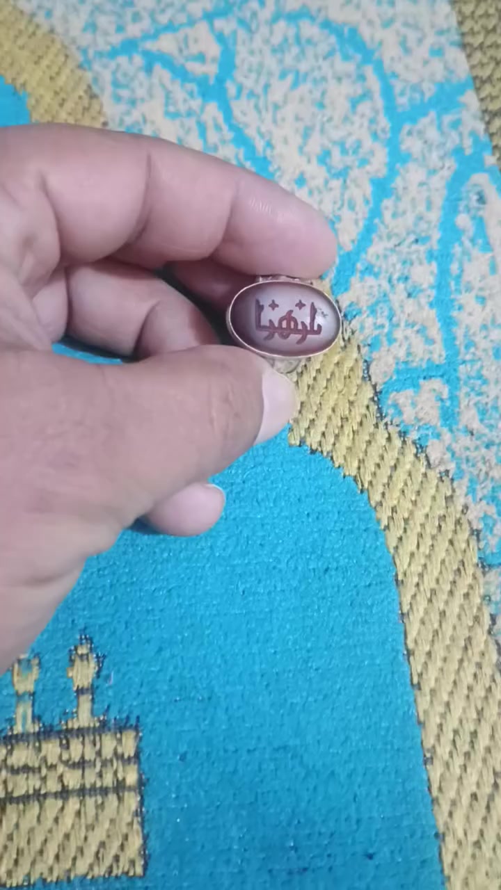 خاتم يماني قديم للبيع او المراوس حسب القناعه
مكتوب عليه يا زهراء


**إذا كنت صاحب هذا الإعلان وتريد حذفه لأي سبب، رجاءا أرسل رسالة إلى الدعم الفني**