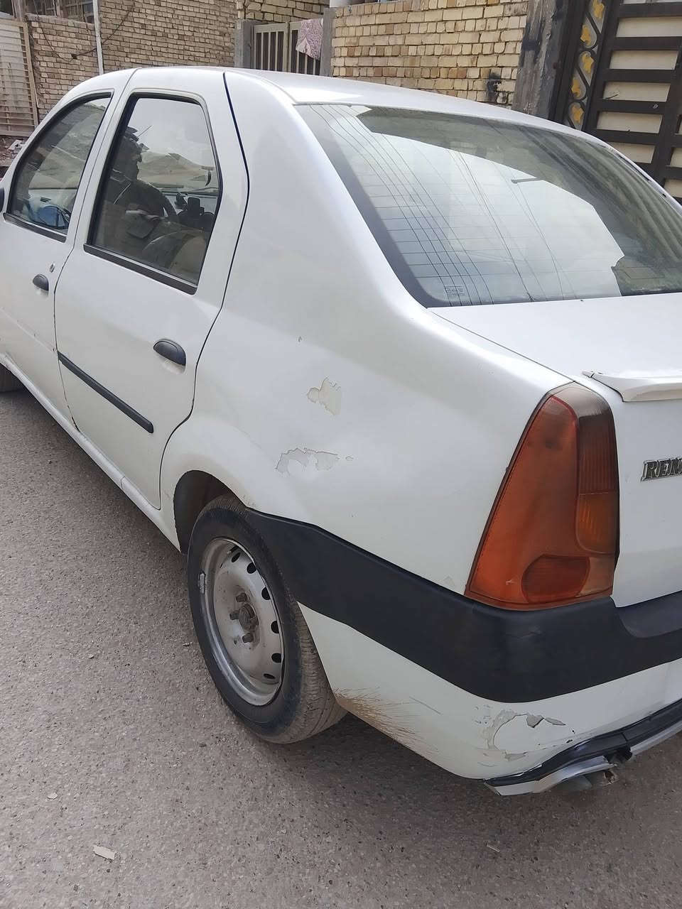 سلام عليكم بيع مستعجل رينو لوكان 2013 الكشر غير مكفول ابيع صبغ عام تعال شوفة بعينك مكينة مكفوله لا تبخير ولا تنقيص الكير جديد قبل يومين شديته وطلع بي صوت ابيع عاطل زوج تايرت جدد صدر جديد قبل سبوع 34وبيه  مجال مكاني بغداد العبيدي شارع 20رقمي***********
