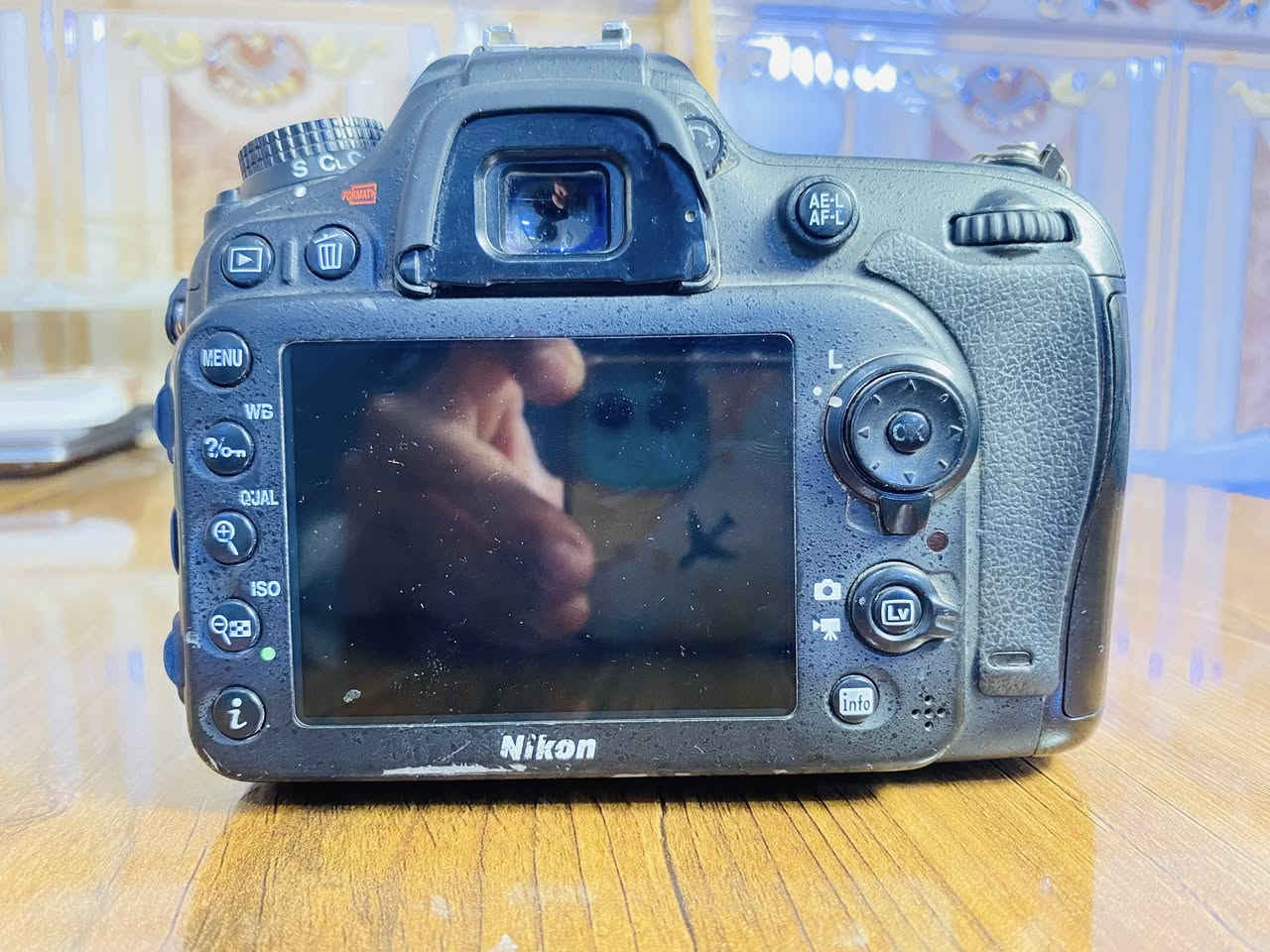 كاميرا نيكون 7100 مع عدسة 70-300 رياضي وجميع الملحقات بطارية ورام وشاحنة للاستفسار واتساب *********** غير متواجد ماسنجر
