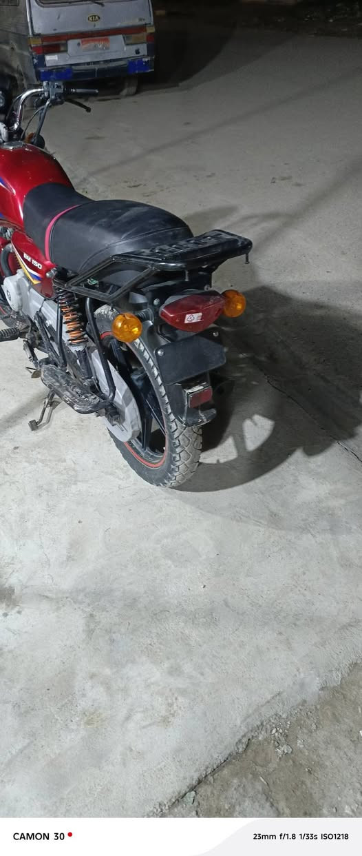 السلام عليكم 
دراجه بوكسر 2021 مكفوله والأوراق كامله
السعر 850 
الإتصال ع الرقم ‏‪***********‬‏
مكلف بالنشر....
