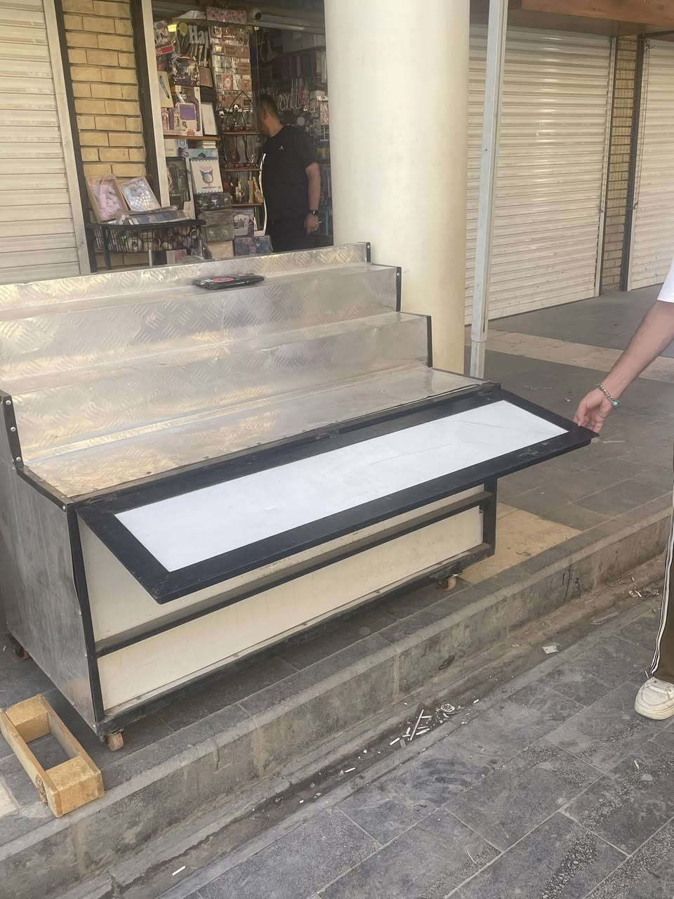 ميز فريم حديد مغلف ألمنيوم
بي مكان تخزين ورفوف تركيب
سعره 500 الف
مكلف بالنشر
***********
