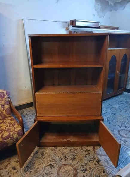 غراض مستعمله نظيفه جدا للبيع كلمن وسعره المراسله خاص او الاتصال ***********مكاني بغداد
