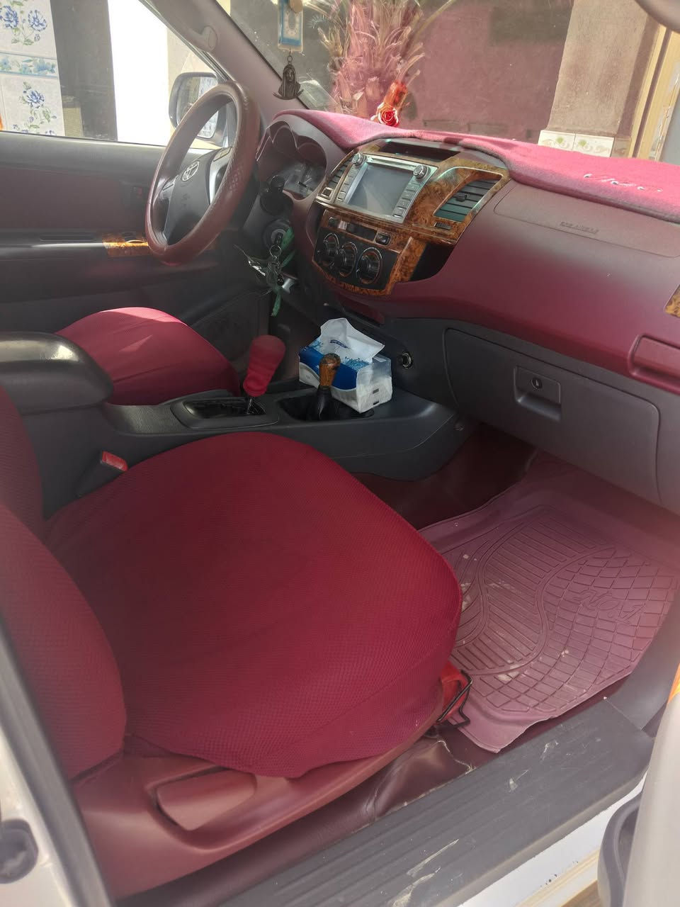 تويوتا هايلوكس موديل  2014 كفاله من اي حادث رقم واسط السعر  235 وبي مجال  ***********
كير أوتوماتيك
