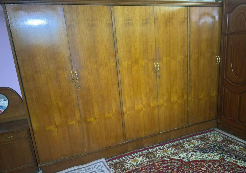 غرفة نوم خشب عراقي كنتور 6 بوب وجربايه وميز تواليت كما موضح بالصور عنوانها بغداد الشعب سعرها 400 بيها مجال للتواصل واتس فقط الشراي

***********
