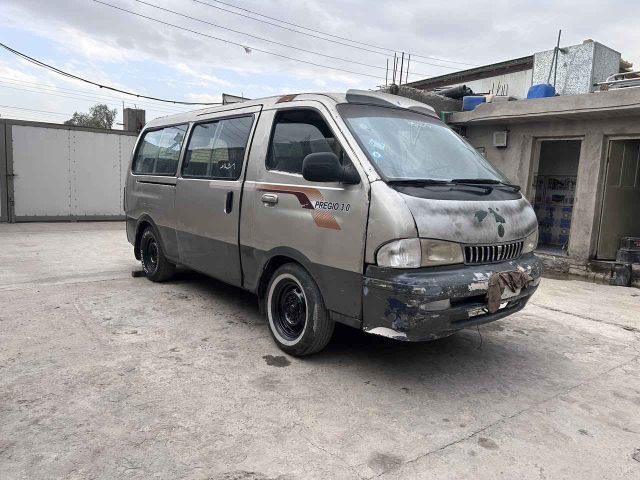 سلام عليكم كيا بريجو ١٩٩٦ رقم بغداد الماني طرف ثالث حائز ثالث موجود  داخله هسه هيئه مصفرىه مكينه كير مكفولات كهربائيه كلهة شغالةً دوشمة جديد مكان بغداد حي النصر ***********
