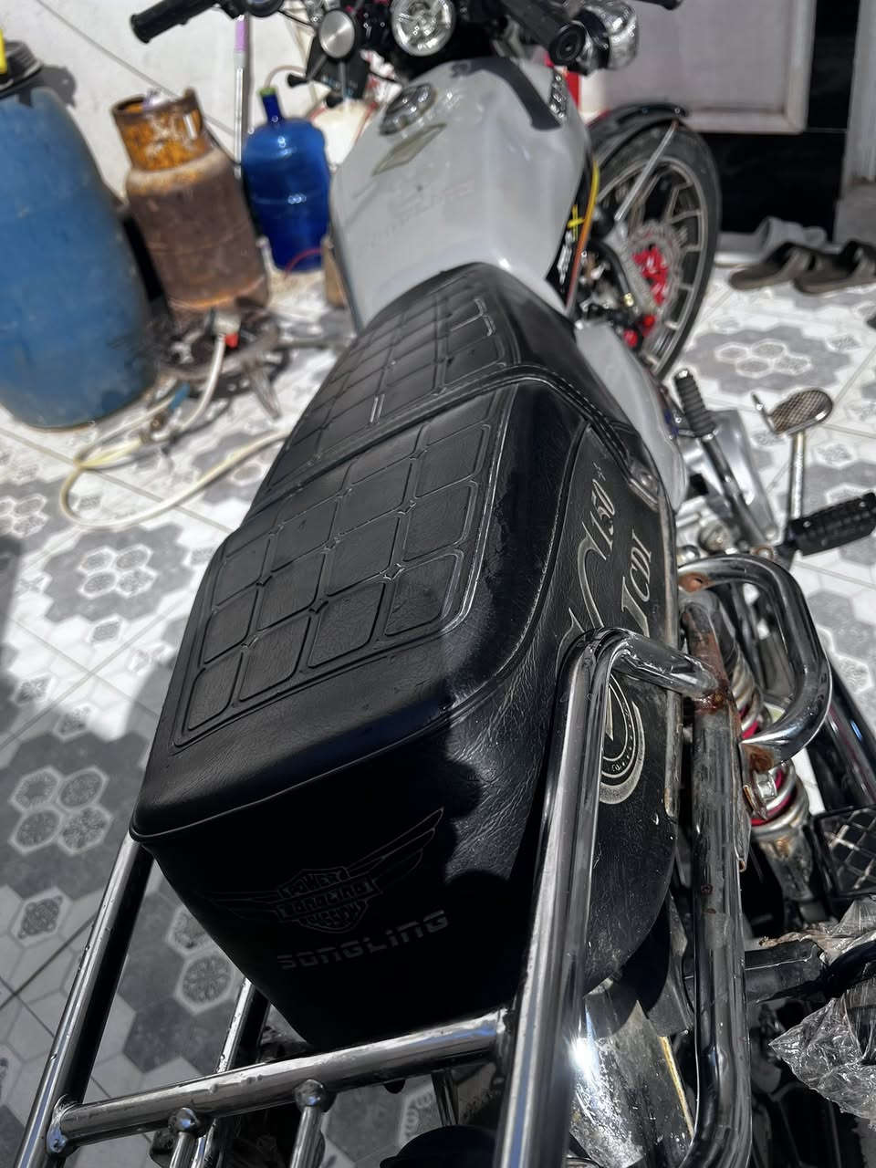 سيفان مديل ٢٤ انضف من ال٢٥ شغال بصمه سلف ريمون سويج دراجة نضافه فول ما متعوبة شلعه معدل كفاله كهربائيات فول نضافه الباخره يترجملي بي ورقة رقم شاسي الدراجة مداريها بكلشي صوتها حلو مو عالي (ملاحضه مبدلة دشبول وبيعه طيه خفيفة ما مبينه بالتاني مال بانزين ماريد أسويها وأغش احد بيعه يم الصناعه ب٣ دينار ينفخها)
للتواصل خاص وواتساب 
الرقم ***********
السعر ٦٩٠ وبيهه مجال حك جيه 
الماعاجبه السعر يرفع الزحمه لا تعلق ولا تدخل خاص
