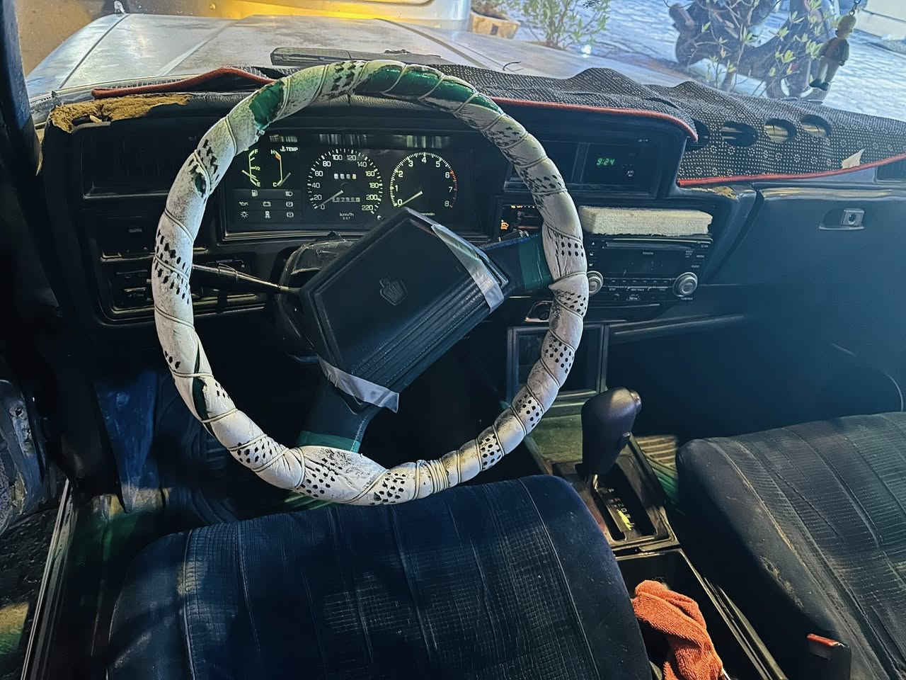 سلام عليكم سوبر موديل 82 سياره بلاديه بيهه جراد حداديه نضيفه نقص بس لاستيك قماره تبريد شغال كهربائيات كلهه تشتغل كير ومكينه بطه تايرات جديده والسعر35 بيهه مجال والمكان المدينه ***********
