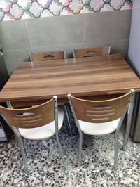 ميز طعام للبيع سعر 120 المكان الحريه الاولى الرقم 07707265456