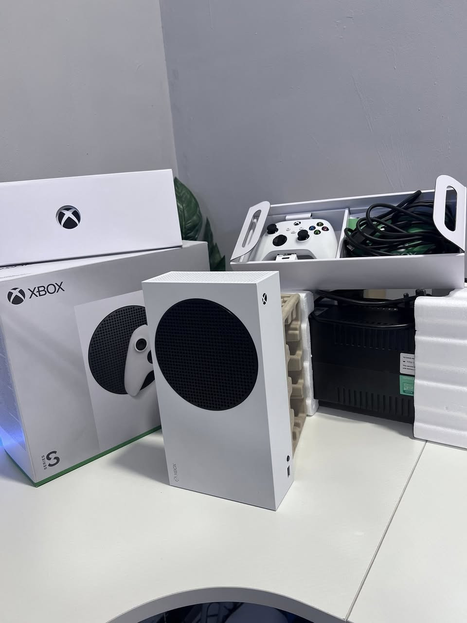 سيرس س تيرا 1  مع ubs 850 اصدار الجهاز 2024 جهاز جديد لوك جديد استعمال اسبوع واحد هوه والubs  يعني كانما ماخذه جديد بمعنه الكلمه اليده بعدها حتى مامستخدمه 
للبيع سعره مع ubs 500 الف  الشراي يخابرني فقط شراي جهاز جديد ***********
