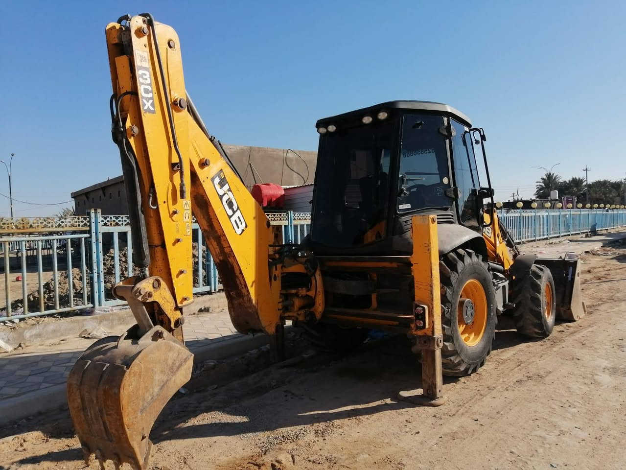 السلام عليكم حفاره جي سي بيه رقم الربيل البيع  موديل 12 مكينه خير من الله  المكاني بل سماوه جاهزه العمل رقم ***********  مكلف بلنشر
