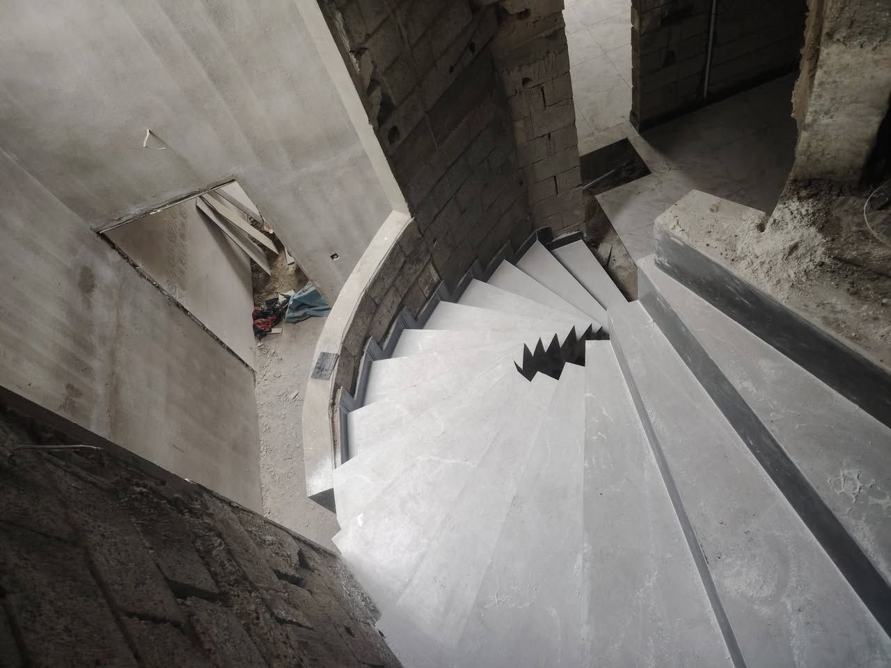 السلام عليكم اسطه سيراميك متفرق شغل درجه اوله بسعر مناسب هاذا رقم وتدلل ***********
