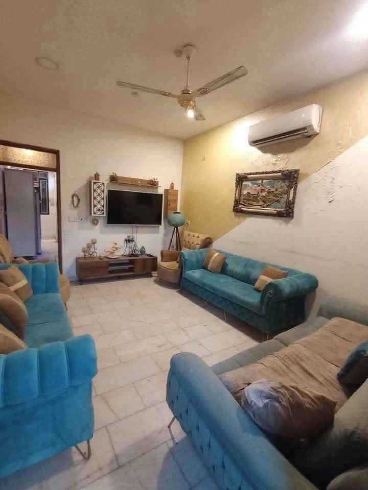 للإيجار في السيدية
دار سكني مؤثث بالكامل ✨

🔹 يحتوي على:
🏠 غرفتين نوم
🏠 صالة
🏠 مطبخ
🏠 خدمات

💰 السعر: مليون قفل
❌ غير قابل للتفاوض

📍 الموقع: خلف شارع النخل – السيدية

📞 للاستفسار:
***********
𓆪 مكتب حلم عقاري
