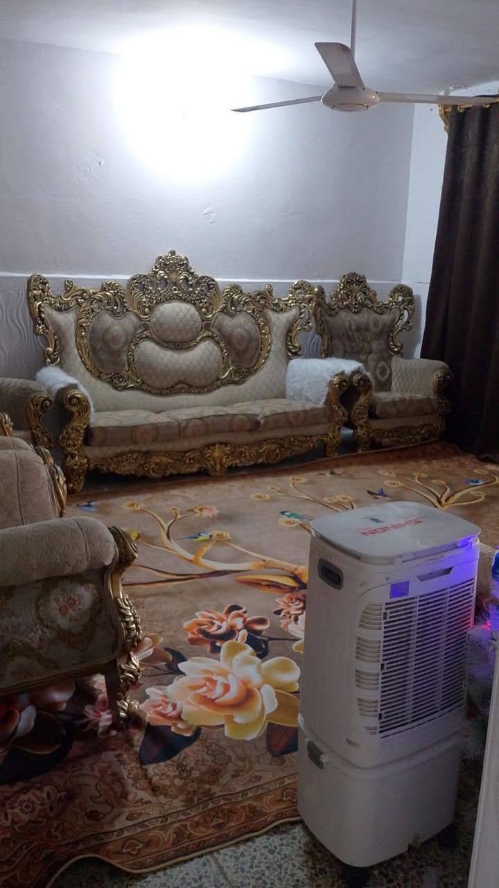 للبيع...للبيع بيت مساحه ١٣٥ متر طابو ملك صرف طابقين ٣غرف نوم بعقوبة /ناحية العبارة مقابيل دائرة الجنسية الاتصال على الرقم *********** او واتساب

