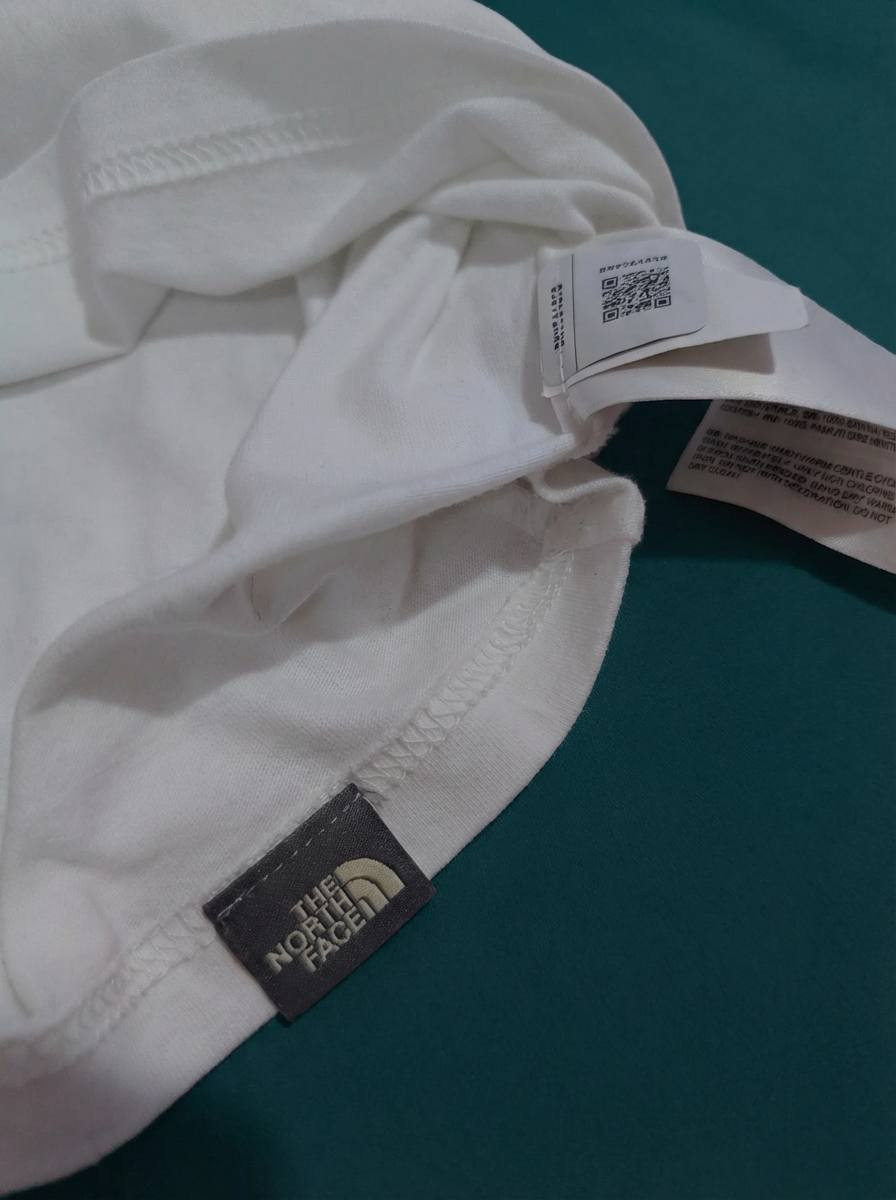 تيشيرت أبيض ملكي من The North Face (أصلي)، قياس XL. اللي يدور كشخة الصيف والماركات العالمية، هاي القطعة إله. قطن 100% بارد ومريح عالجسم، وستايله يرهم ويه الجينز والشورت. بالة أوربي نظيف. السعر 12 ألف بس، واصل لباب بيتك (توصيل مجاني). اللي يعرف سعر الـ North Face يعرف هاي بلاش، قطعة وحدة وهنيئاً للي يلحق عليها. 💢


**إذا كنت صاحب هذا الإعلان وتريد حذفه لأي سبب، رجاءا أرسل رسالة إلى الدعم الفني**