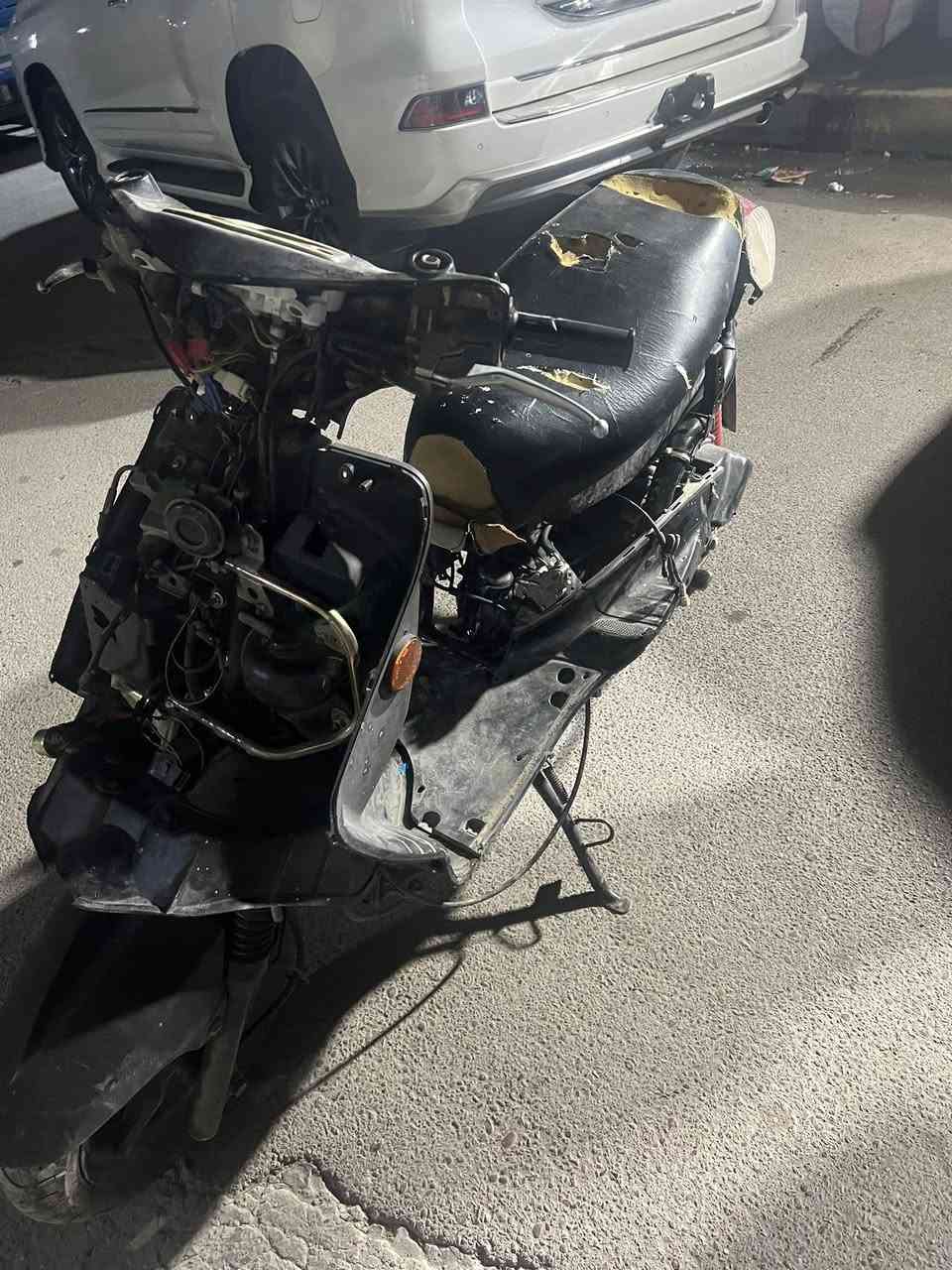 سلام عليكم سكنس نثيه  للبيع كوم حديد طفت خلصت بانزين وكامت ما تشتغل. *********** فقط واتساب 
 175
