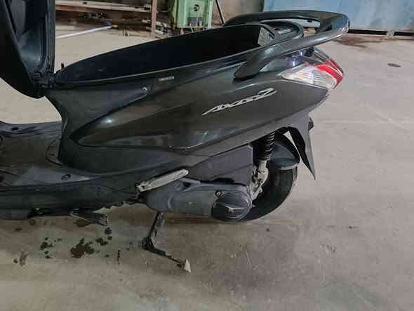 اكزز Zمكفوله من كلشي للبيع السعر مليون 100 مكان بغداد الحريه ***********
